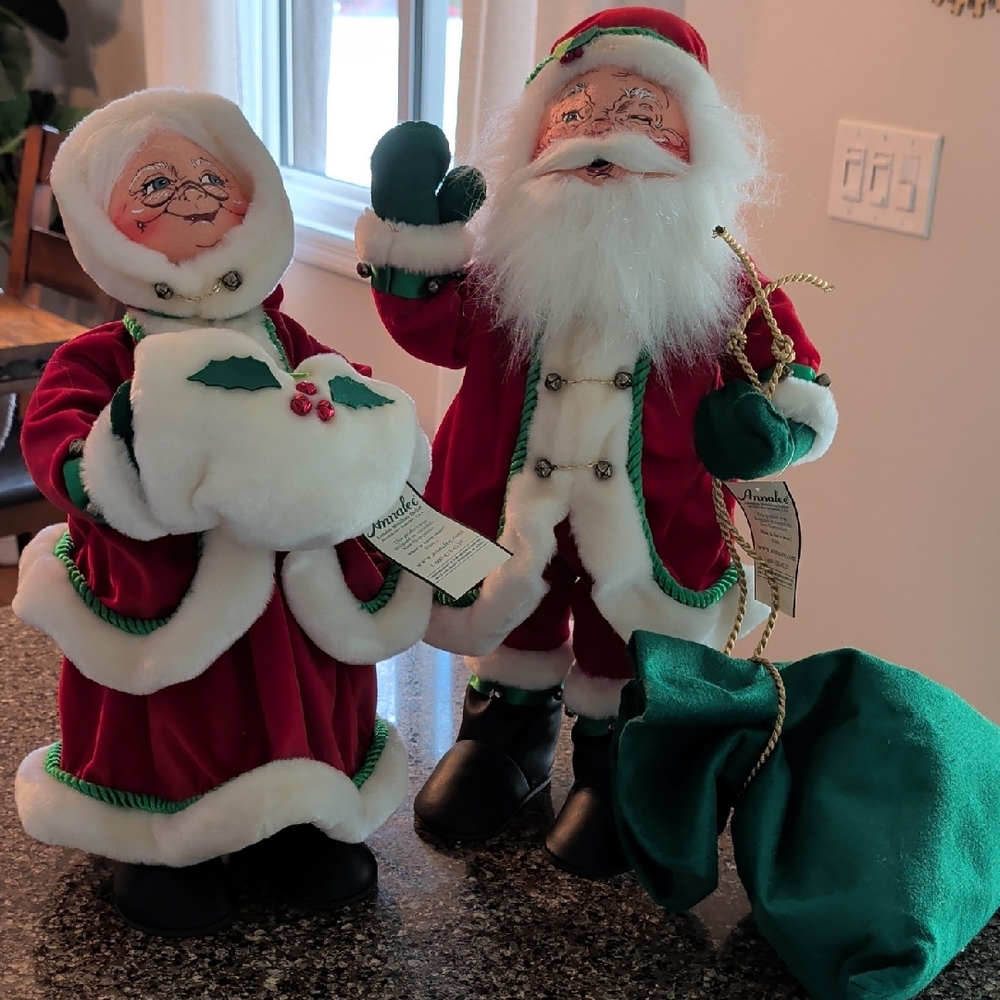 Annalee Santa and Mrs. Claus Figurines - Red and Green